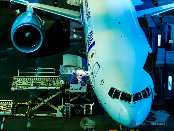 Midnight Loading - Boeing 777