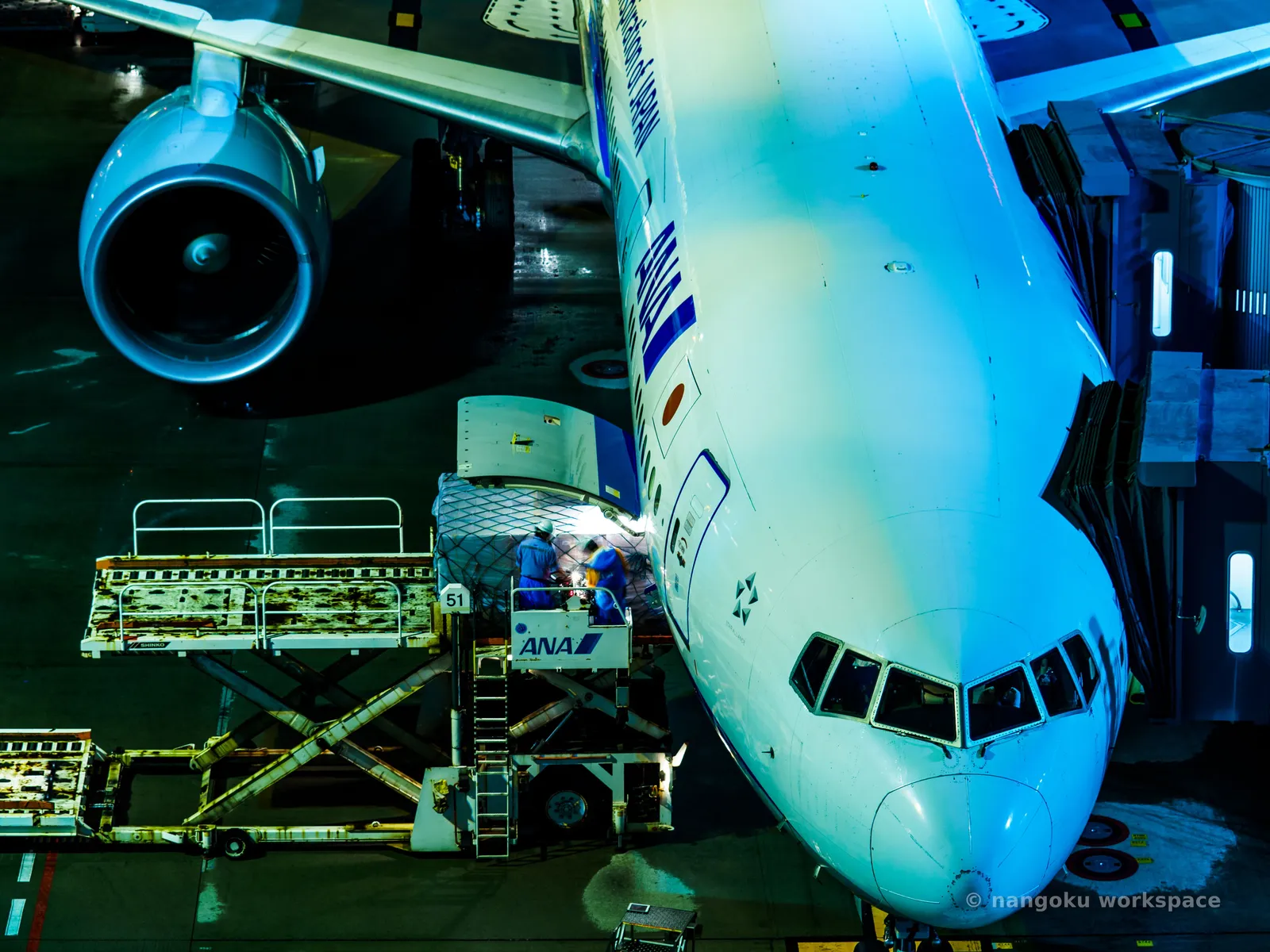 Midnight Loading - Boeing 777